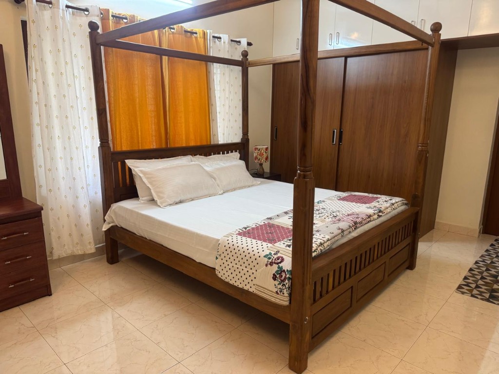 Master Suite King Bed view