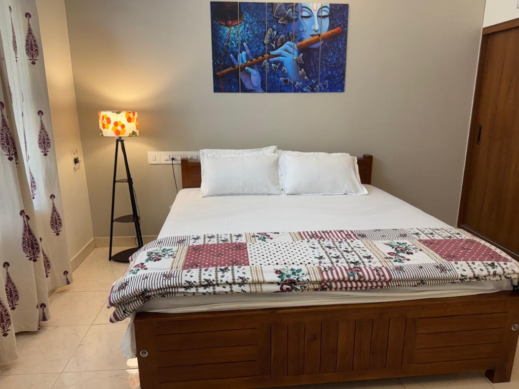 Deluxe Bed close up