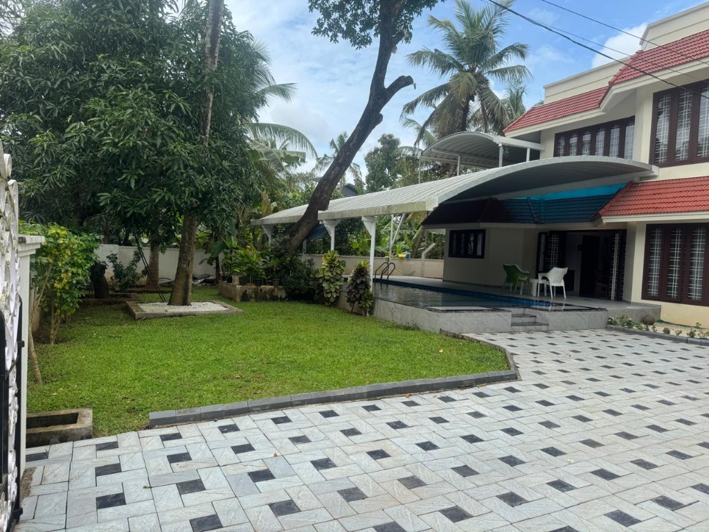 Villa Courtyard & Garden